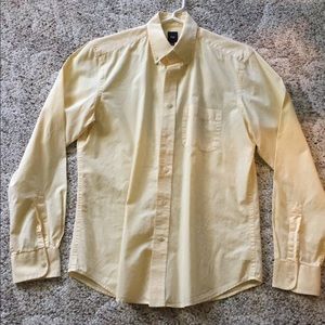 Men’s Gap shirt